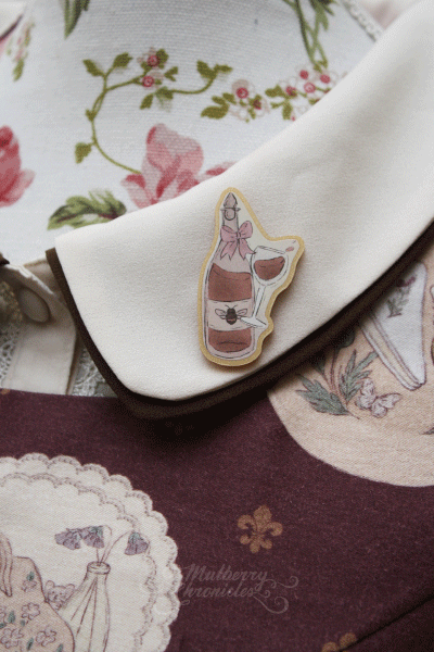 'A Feast of Cheese and Wine' - Sticky Wine Brooch